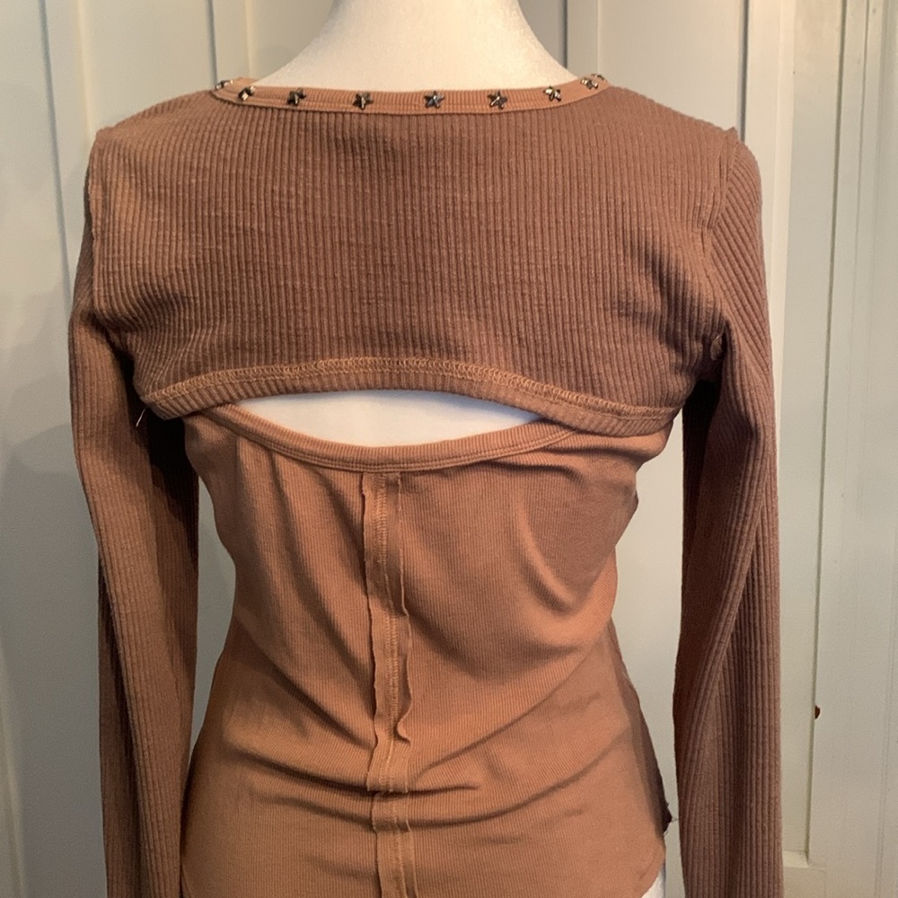 POL Olive Long Sleeve Cutout Top cute & eye catching! - Picture 5 of 7